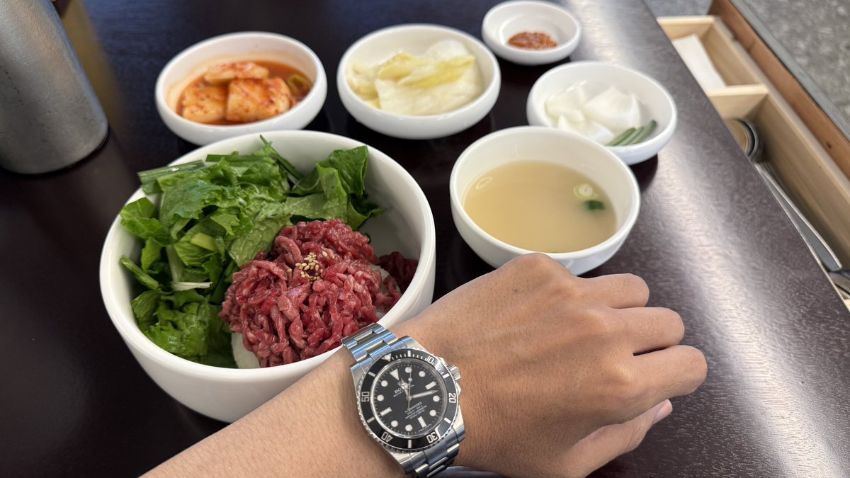 leotantan's tweet photo. 韓国来たんでとりあえずユッケビビンバ食べる https://t.co/9WbYHtF9qc