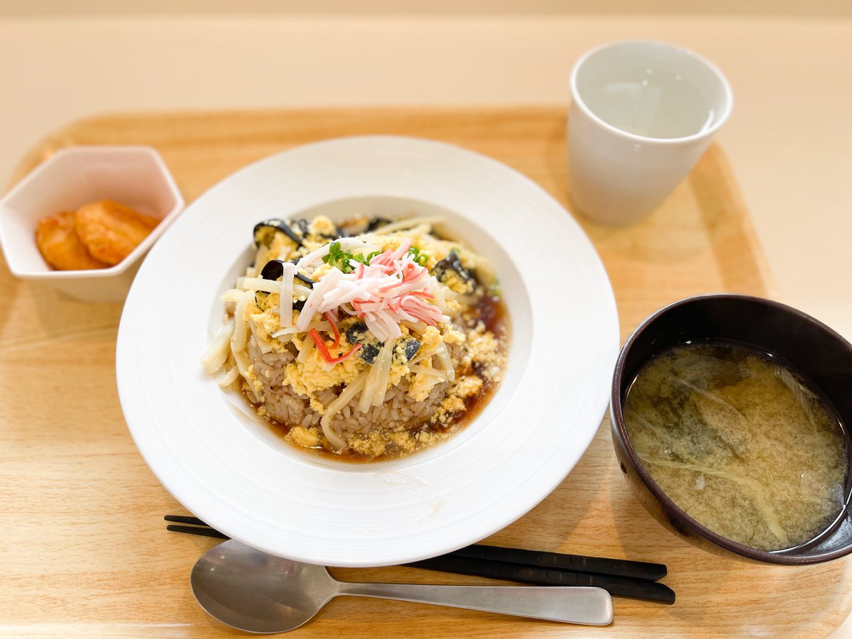 aut_tw's tweet photo. 本日の学食は、フェアメニュー提供日です🍽
ふわふわ卵の天津炒飯🍳
是非学食にお越しください！

#愛知工科大学 
#ランチ https://t.co/YYo4oHH5kV