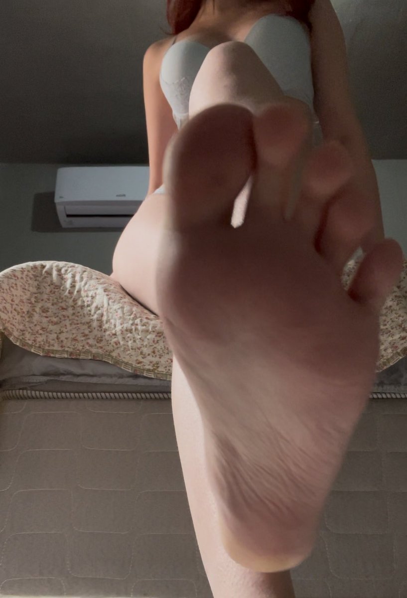 Moontw0's tweet photo. Venha lamber meus pés sub
#findom #femdom #feetfetısh #feet https://t.co/NqDraCglRa
