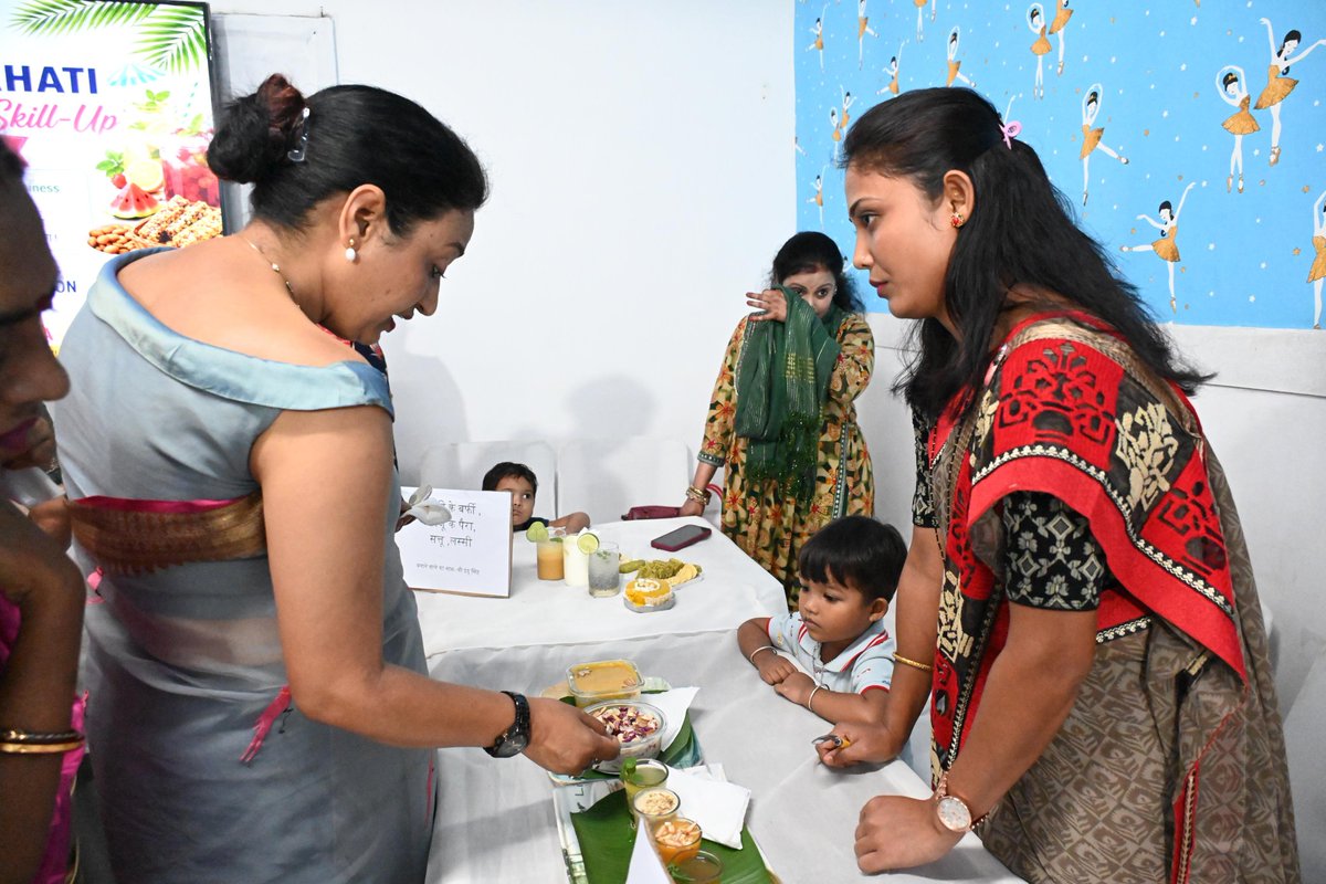 GCCRPFGTY's tweet photo. RCWA GC GTY organised A *Summer Nutrition &amp; Skill-Up Workshop*
Live demos on fruit preservation, healthy snacks, baking for entrepreneurship &amp; refreshing summer drinks.  
Enthusiastic participation all around learning new skills for healthier living &amp; self-employment. 
@cwacrpf https://t.co/OyEWhmPivu