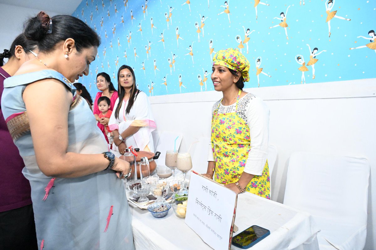 GCCRPFGTY's tweet photo. RCWA GC GTY organised A *Summer Nutrition &amp; Skill-Up Workshop*
Live demos on fruit preservation, healthy snacks, baking for entrepreneurship &amp; refreshing summer drinks.  
Enthusiastic participation all around learning new skills for healthier living &amp; self-employment. 
@cwacrpf https://t.co/OyEWhmPivu