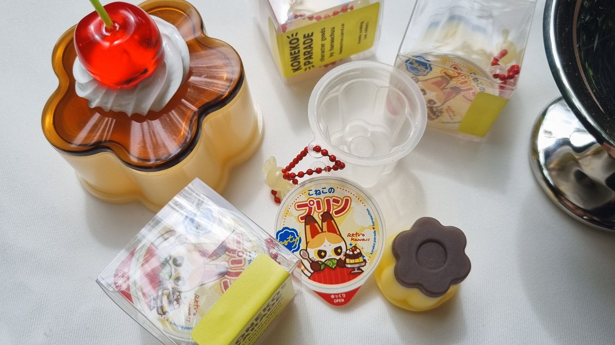 hanauchuu's tweet photo. ♡ ↻ zine&amp;merch preview: E15-16 hanauchuu 🌸💫🪐
#ComicAvenue11 #CA11 #CA11_SAT

🍮koneko pudding keychain (2025)
150/piece

พวงกุญแจพุดดิ้งลูกแมว แกะข้างในออกมาบีบเล่นได้ แต่กินไม่ได้นะคะ 🤣 มีลายอินุฮาริโกะที่มาสิ้นปีที่แล้วด้วย (เลยลืมทำรูป กรี๊ด) https://t.co/Lk9tbpSBug