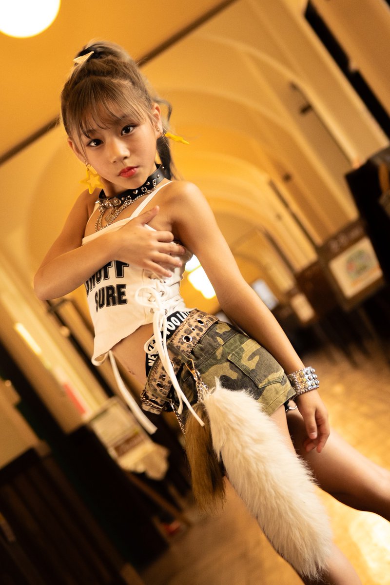 CWdPmw47YSrLHZs's tweet photo. 七星あいんさん　@ain__2017 
Xでff外でしたが偶然目に留まり奇跡的に初参加『衣装の多さ+教室貸切り』正直コレだけで撮影会に参加する意味があり過ぎて助かるのに加えてあいんさん自身のビジュの高さ+ポージングの豊富さ、モデルモード→小3女児になる可愛い瞬間
どれも貴重な体験に感謝でした😀 https://t.co/fyL0P6koPn