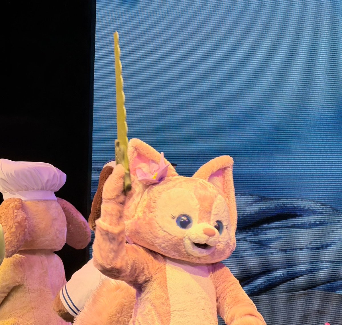 4Ldeka's tweet photo. 可愛い顔してノコギリぶん回してるノコギリーナちゃんが見れて笑ったダフフレショー🤣🤣🤣
私たちの時はガーデンじゃなくてシアターでの公演でした🫶 https://t.co/dhhQCTVsFY