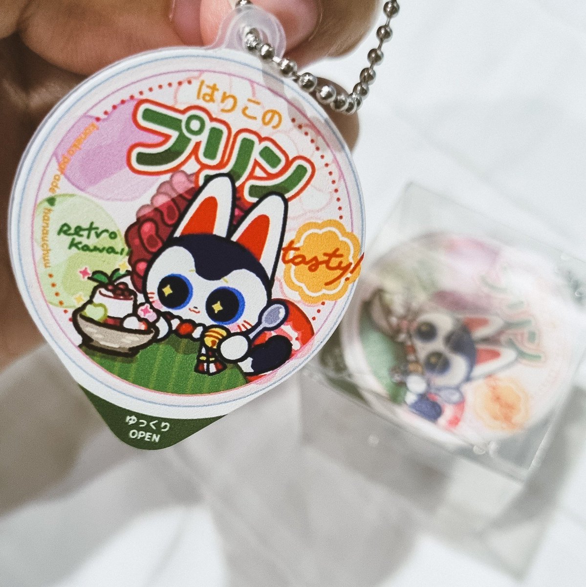 hanauchuu's tweet photo. ♡ ↻ zine&amp;merch preview: E15-16 hanauchuu 🌸💫🪐
#ComicAvenue11 #CA11 #CA11_SAT

🍮koneko pudding keychain (2025)
150/piece

พวงกุญแจพุดดิ้งลูกแมว แกะข้างในออกมาบีบเล่นได้ แต่กินไม่ได้นะคะ 🤣 มีลายอินุฮาริโกะที่มาสิ้นปีที่แล้วด้วย (เลยลืมทำรูป กรี๊ด) https://t.co/Lk9tbpSBug