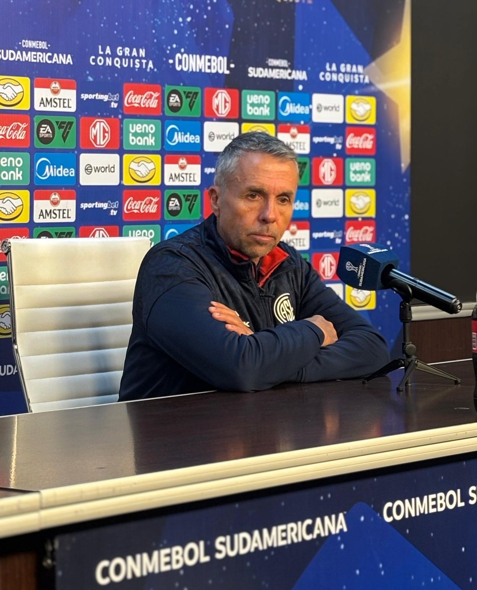 lacicloneta's tweet photo. 🔵🔴 “La solución de los problemas se encuentra sin señalar. Jamás voy a señalar a los jugadores ni eludir la responsabilidad”.

“Acá somos todos responsables, cada cual en su cuota parte. No tenemos revancha de esto, pero no le escapo a la responsabilidad”.

🗣️ Gustavo Álvarez. https://t.co/ZEv8LvyX2q
