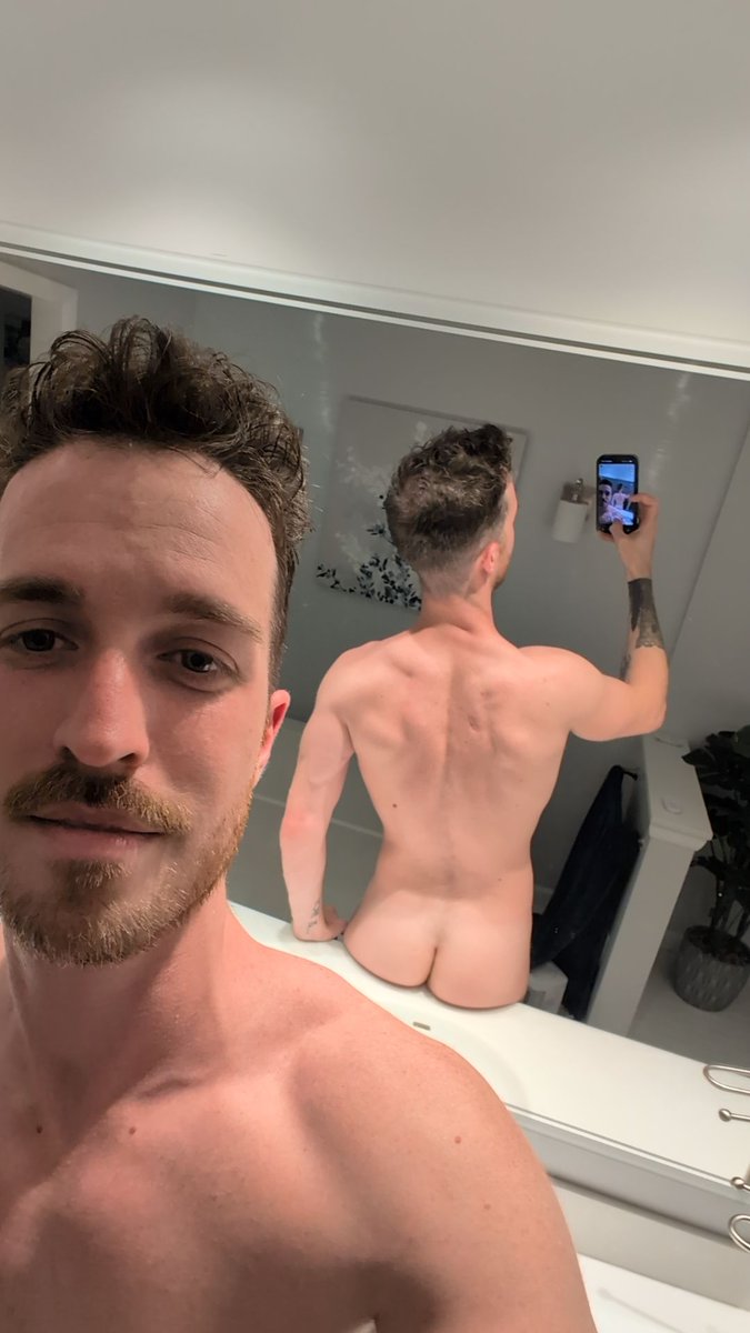 Icouldbezac's tweet photo. I love bath time https://t.co/sVN1MV7ZVs