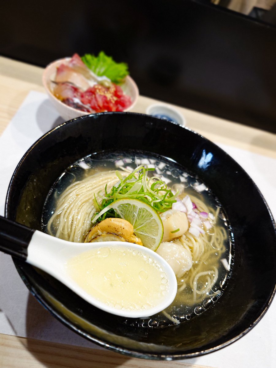 SHO05284559's tweet photo. 🍜麺屋どんく
「長野県長野市南石堂町」
⭕️淡麗帆立塩蕎麦(冷やし）
店内連食2杯目は冷やしバージョン🩵
ベースが美味しんだから旨いに決まってますやん笑　
温かい帆立と冷たい帆立2食とも帆立三昧で幸せですわ♡
これがホントの温冷交互浴w
〆は冷たい帆立出汁海鮮茶漬け！
今年の帆立も🫶本田さん🙏 https://t.co/ZwOP0rHatR
