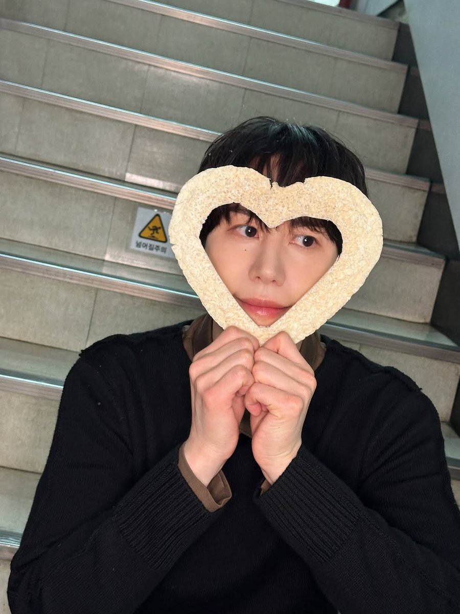 cherry_2188's tweet photo. ぎゅ！！
デビュー20周年おめでとう🥳🐧
#규현_20주년_앞으로도사랑해
#규현아_사랑해 https://t.co/4mfdXbWmhx