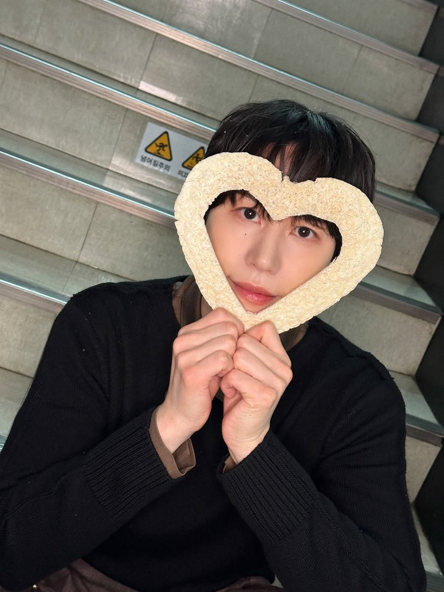 cherry_2188's tweet photo. ぎゅ！！
デビュー20周年おめでとう🥳🐧
#규현_20주년_앞으로도사랑해
#규현아_사랑해 https://t.co/4mfdXbWmhx