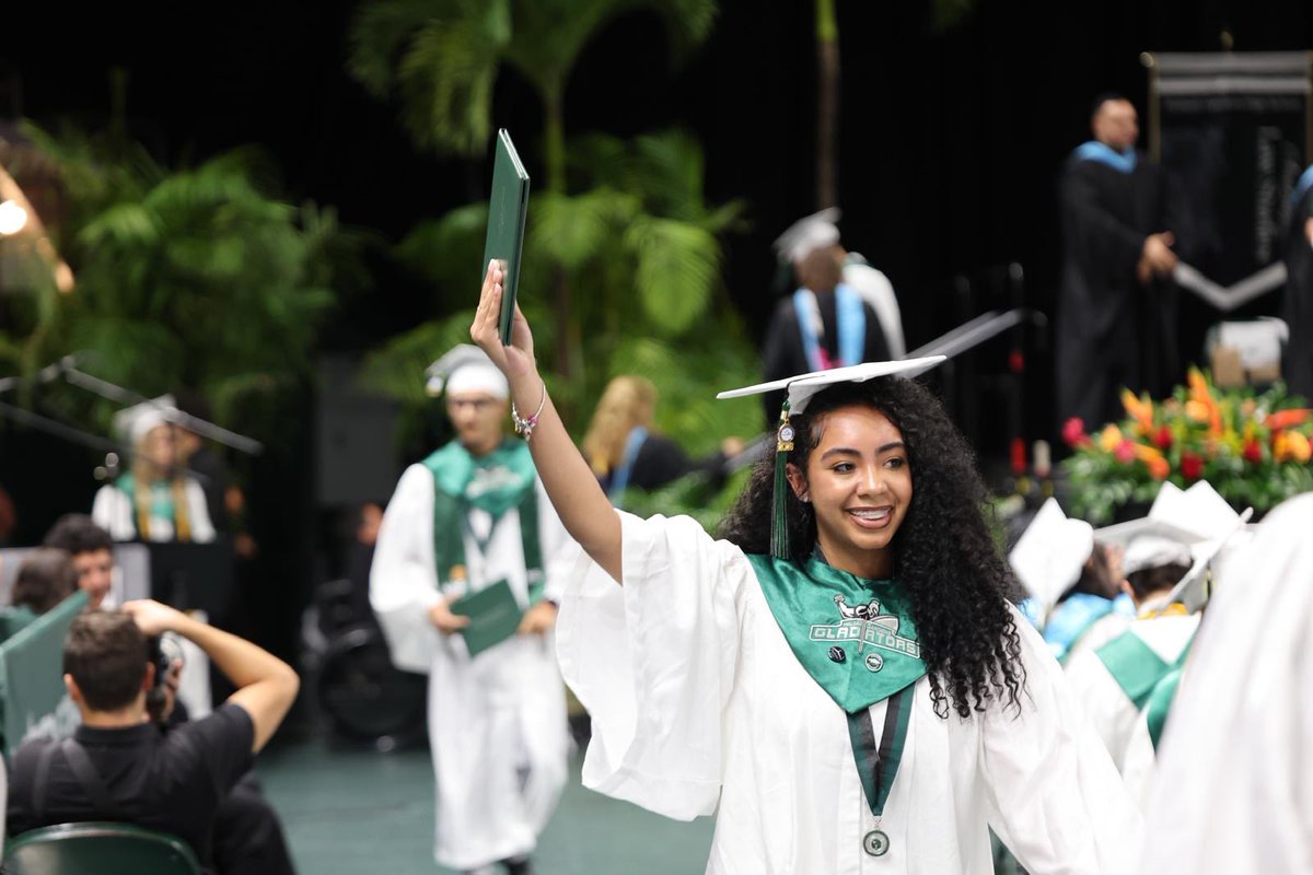 SuptDotres's tweet photo. Deeply proud to celebrate the dedicated #Classof2026 from @HGHS_Gladiators! Your hard work and drive have led to this unforgettable milestone. Step confidently into your bright futures, Gladiators! #MDCPSGrad #Alumni305 #YourBestChoiceMDCPS https://t.co/YxLR85kOpD