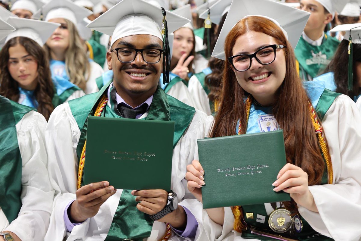 SuptDotres's tweet photo. Deeply proud to celebrate the dedicated #Classof2026 from @HGHS_Gladiators! Your hard work and drive have led to this unforgettable milestone. Step confidently into your bright futures, Gladiators! #MDCPSGrad #Alumni305 #YourBestChoiceMDCPS https://t.co/YxLR85kOpD