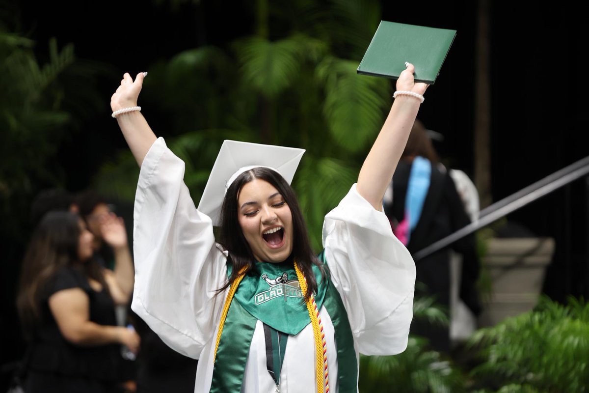 SuptDotres's tweet photo. Deeply proud to celebrate the dedicated #Classof2026 from @HGHS_Gladiators! Your hard work and drive have led to this unforgettable milestone. Step confidently into your bright futures, Gladiators! #MDCPSGrad #Alumni305 #YourBestChoiceMDCPS https://t.co/YxLR85kOpD