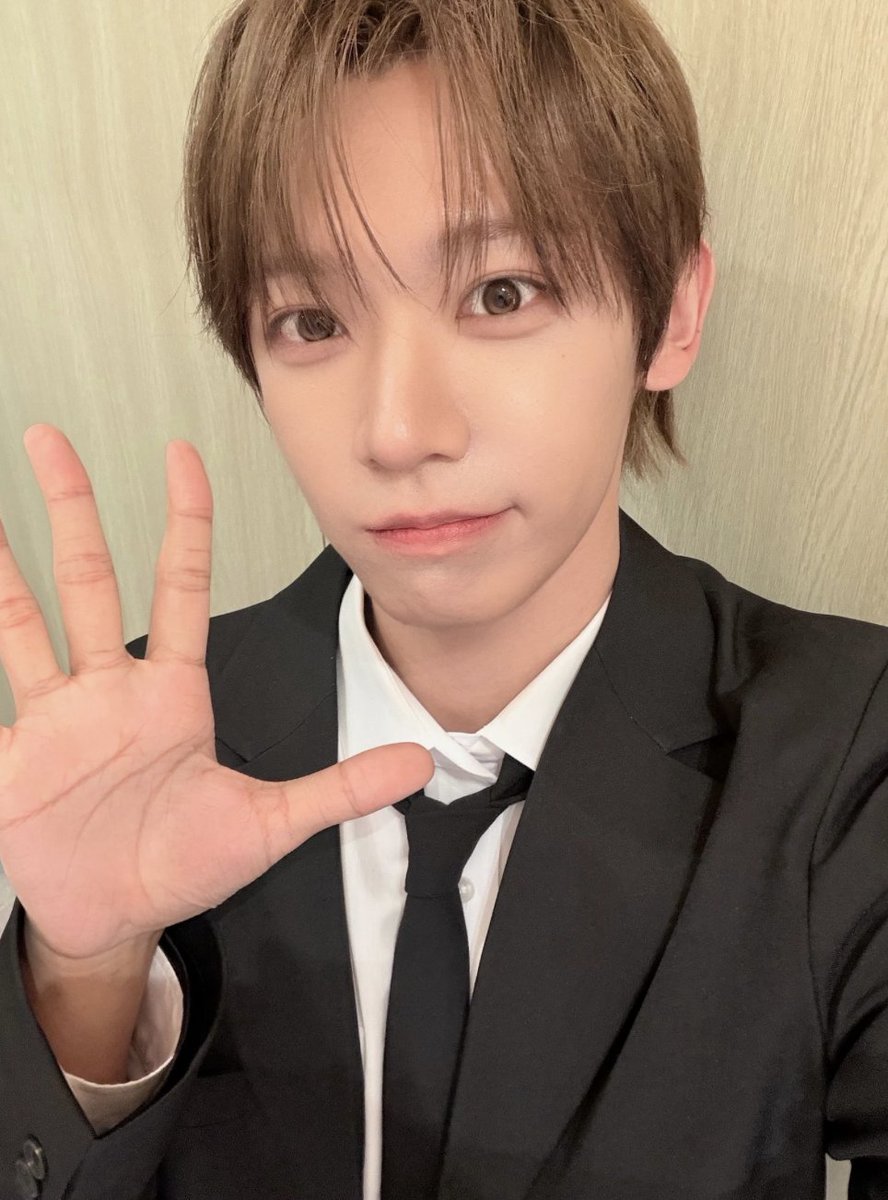 myballoon_korea's tweet photo. We successfully delivered the fan gifts prepared by Shuaibo’s fans.
Your love and support surely made his day even more special.
If you would like to send another meaningful gift for the next event, contact us!
#ZHANGSHUAIBO #SHUAIBO #장슈아이보 #AHOF #아홉 #张帅博 #シュアイボ https://t.co/soVUcRhLA1