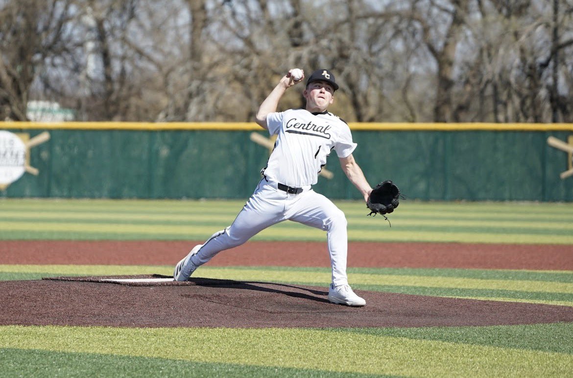 CadenPritch222's tweet photo. End of the year stats
era- 2.681
k’s-16
innings pitched-20.3
opponent BA- 0.183
walks-8 https://t.co/CmVioE1SrE