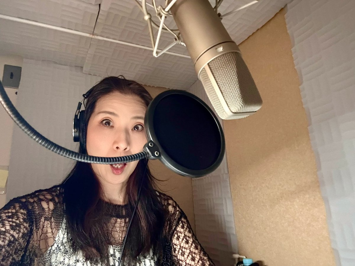 StudioYokoJapan's tweet photo. 【🎙️ボイスサンプル制作】原稿作りもしながら、自分なら何が提示出来るかを考える２ヶ月。そしてようやくスタジオへ🔥

声との向き合い方、体の使い方、そしてベストな響きを探る旅でもありました。形にしてみて分かる成果🧩これから発信する作業♪
#ナレーション #テレビ #番組 #宣材 #プロモーション https://t.co/5QKgsBXVSv