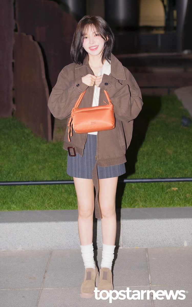 wanada94's tweet photo. Day 51 of posting Youngstreet photos until we get new on the way photos https://t.co/XCTWrxsZ9O