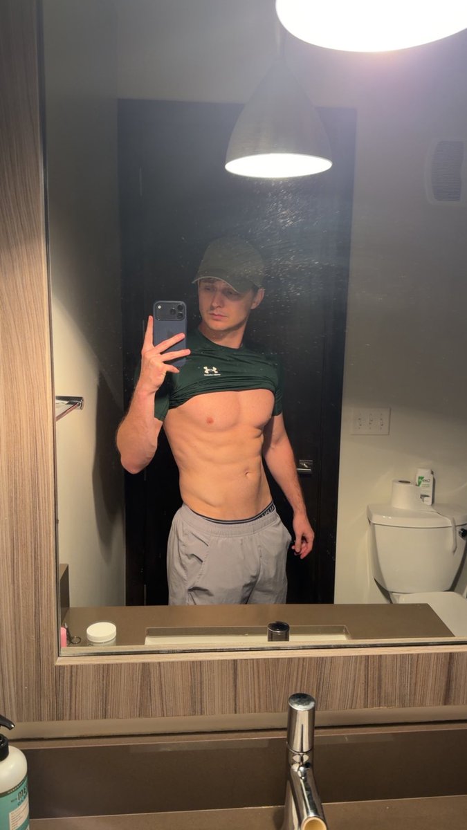 Mrnicknovak's tweet photo. Gym ✅ https://t.co/RTjj92tMxm
