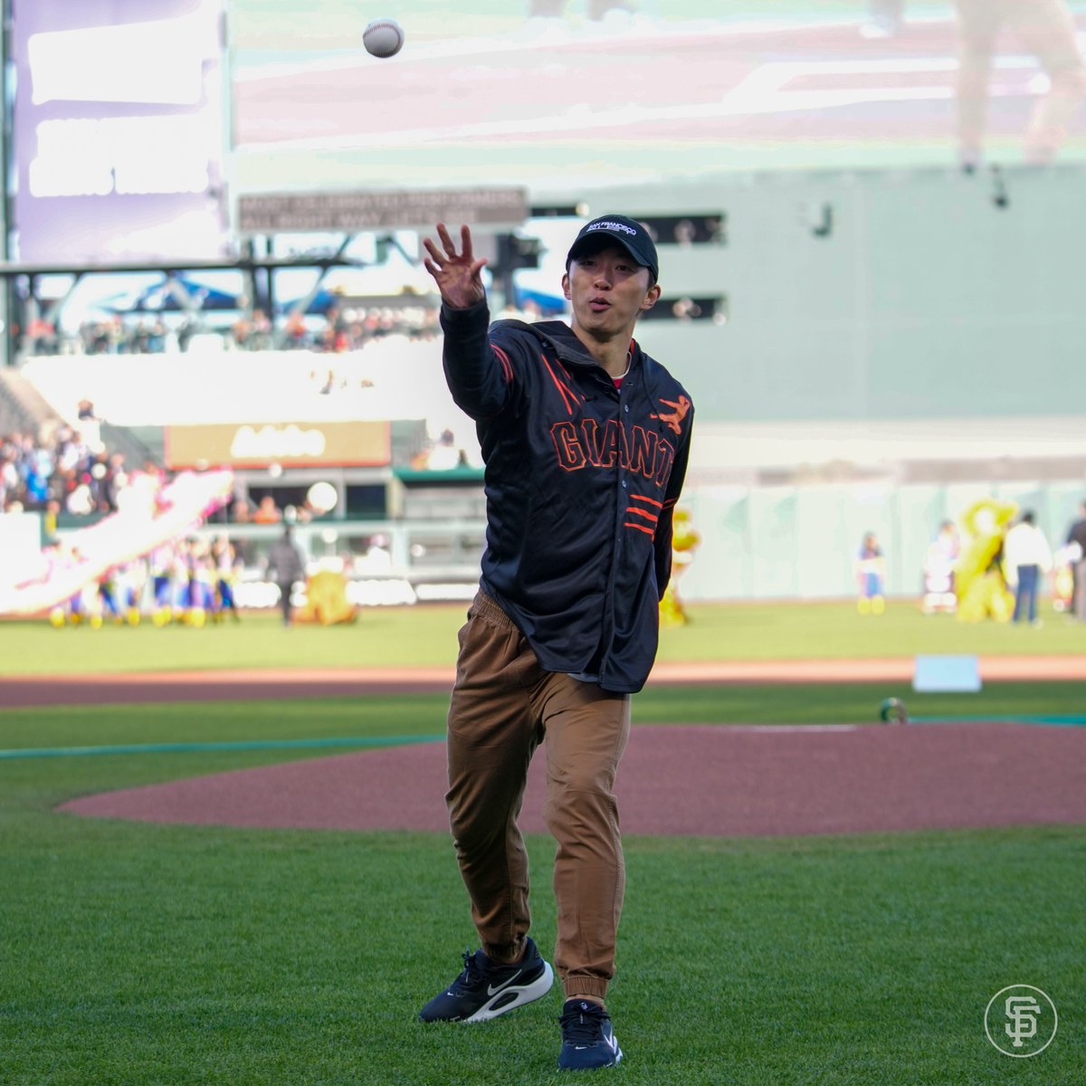 OracleParkSF's tweet photo. A special night celebrating Chinese culture at the ballpark 🐲 https://t.co/8w1BgXdD3O