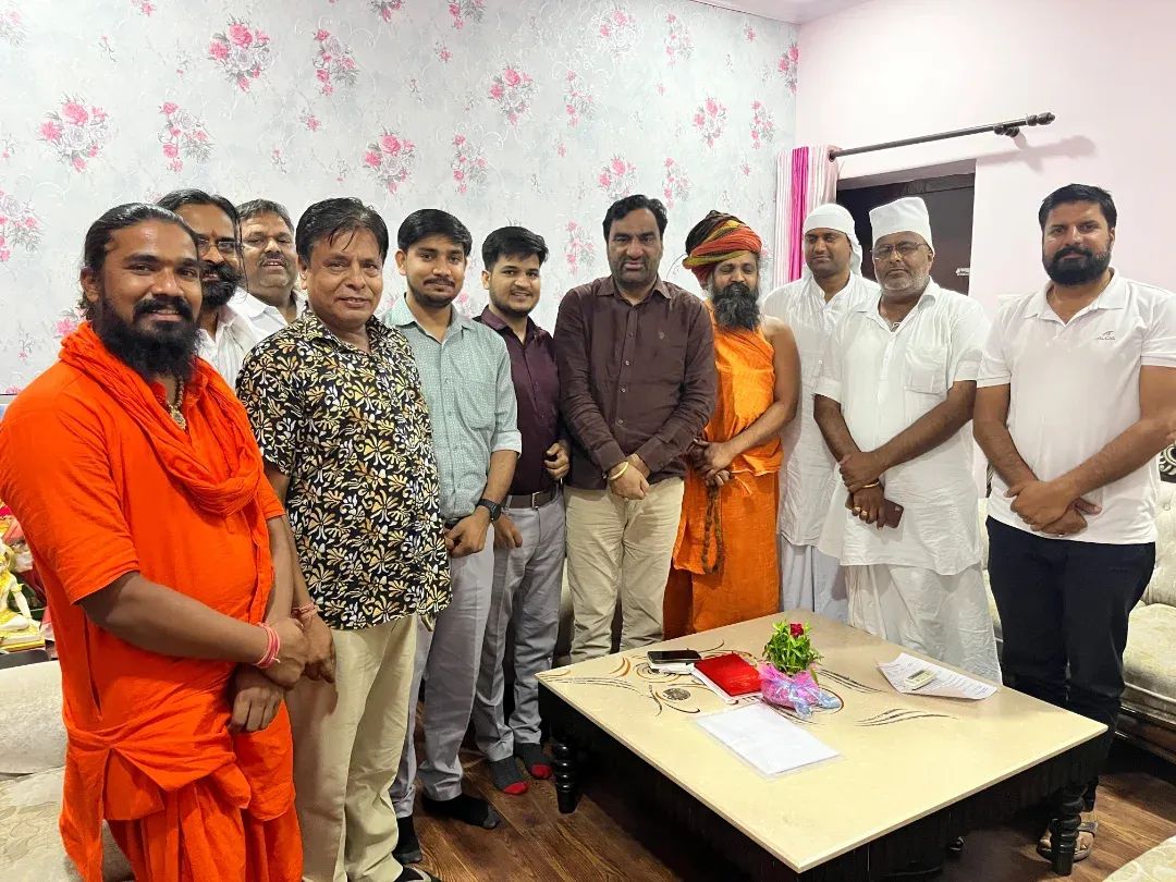 msmediarj19's tweet photo. जयपुर आवास पर संत - महापुरुषों के सान्निध्य में भैराणा धाम को बचाने के लिए चल रहे आंदोलन के संदर्भ में चर्चा हुई |
आप सभी को आज अधिक से अधिक संख्या में भैराणा पहुंचना है @hanumanbeniwal @RLPINDIAorg https://t.co/ao1wwg85Te