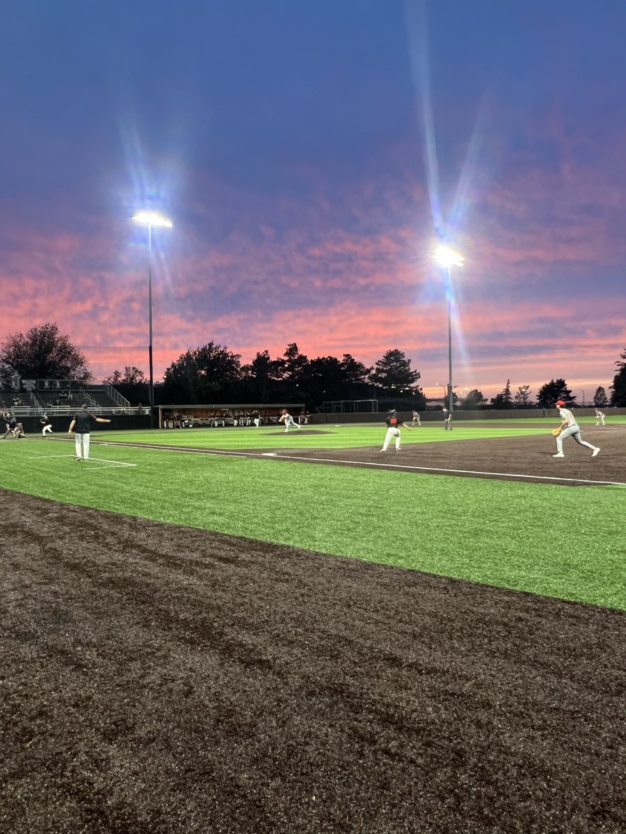 ShawnP2005's tweet photo. Beautiful night for baseball! https://t.co/HDgueyYaZd
