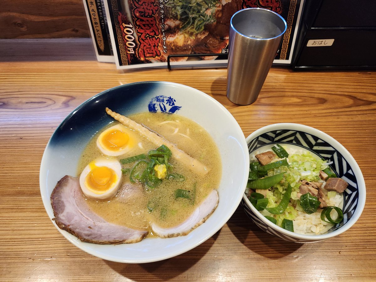 kittan0901's tweet photo. 京都でビブグルマンを何度も　
獲得していたお店の移転店、麺屋　裕へ初訪。カニの風味をかなり感じられて、丁寧な仕事の蟹塩そばだった。平日の11時台で満席だったから百名店に選出される前にもう一度来とこ♪
#麺屋裕 https://t.co/RG7GxnGz1q