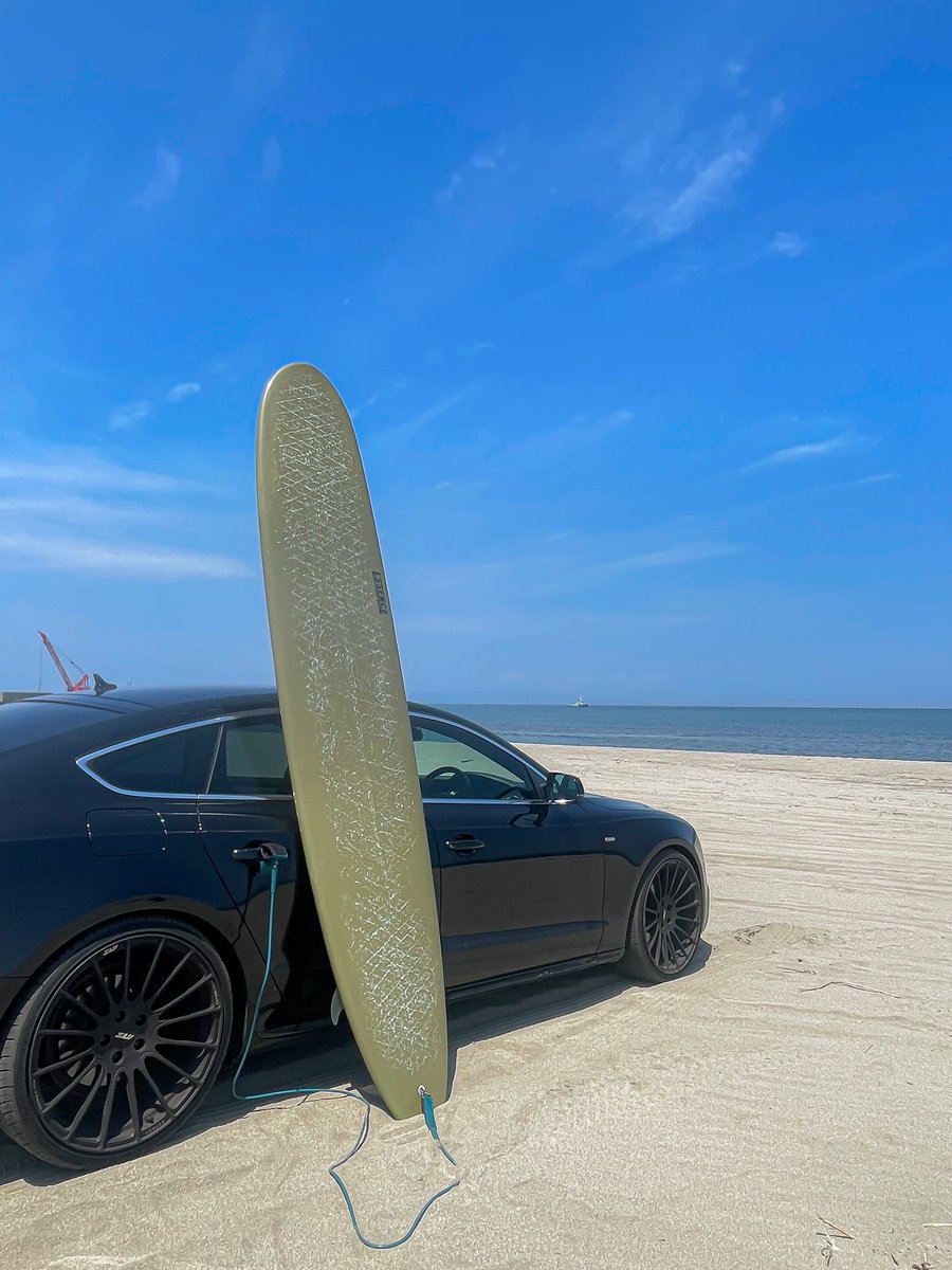 aonota2's tweet photo. ランオフって事で仕事前に今年初の海へ🏄🏽‍♂️

波無いのでパドルと板の切り返しの練習🏊🏽

上体の反りと肩甲骨周りの筋肉つきそうだからランニングにもいい影響が出そう👀

#サーフィン #ランニング https://t.co/rYAEGhEBmI