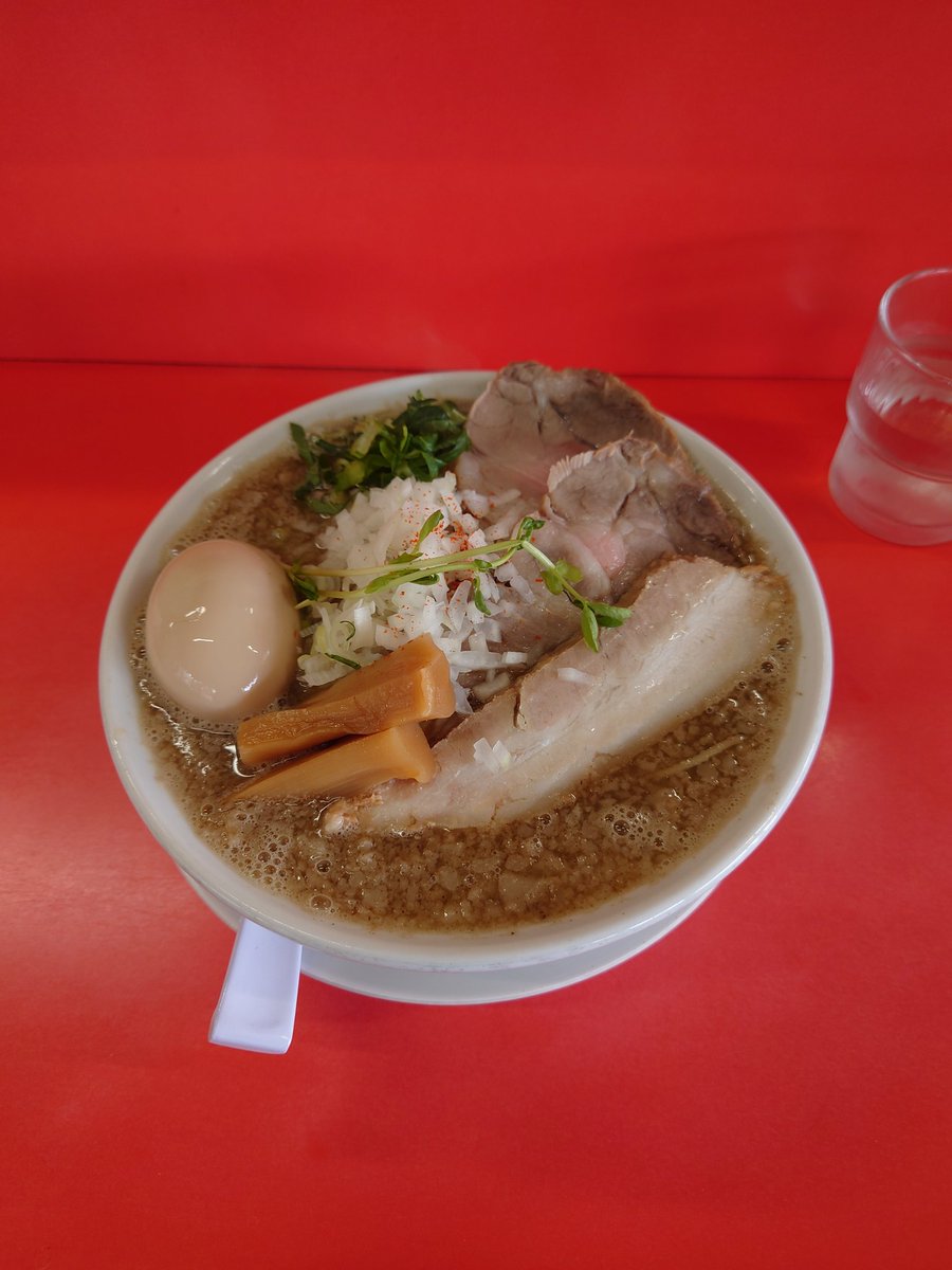 turumi_2021's tweet photo. 麺や松辰

～限定～
背脂醤油ラーメン
中盛
玉子

煮干しの香り旨味😋😍背脂の甘み😋😍バランス良く食べやすい🍜🤗🫶🫶🫶最高に旨い‼️😀👍

お心遣いありがとうございます🙏🙇‍♂️ https://t.co/yJVucNUQGF