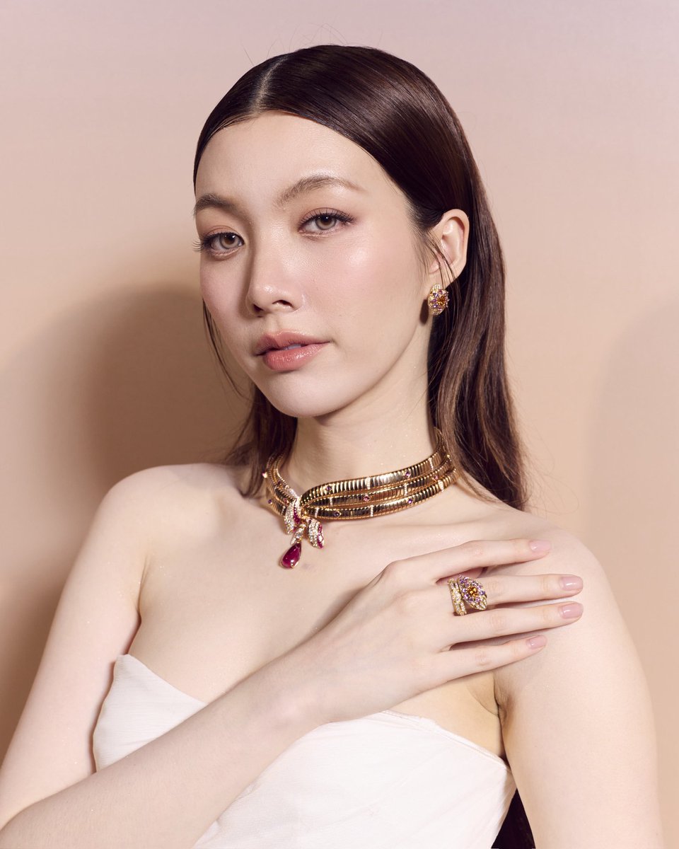 Vogue Thailand tweet media