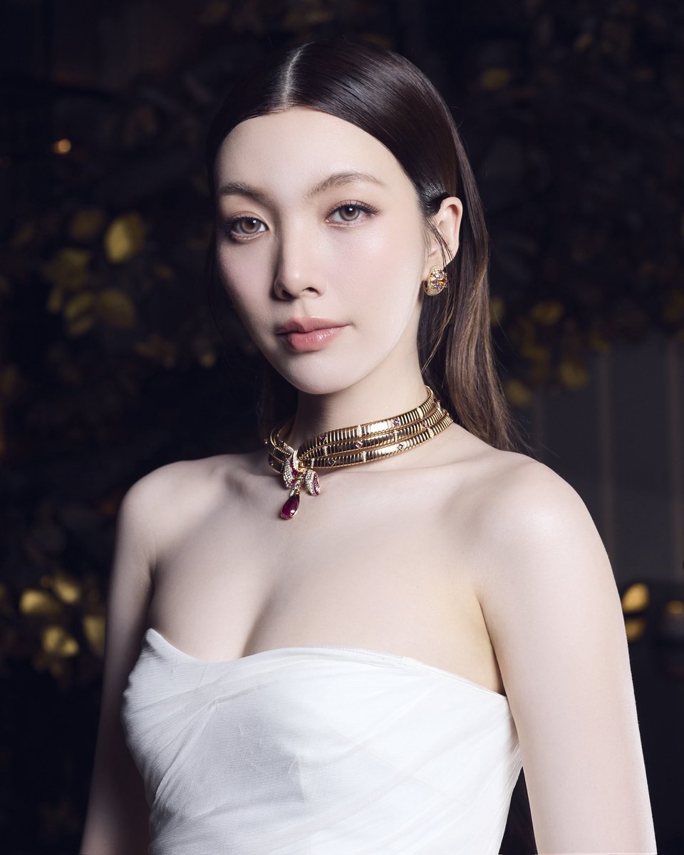 Vogue Thailand tweet media
