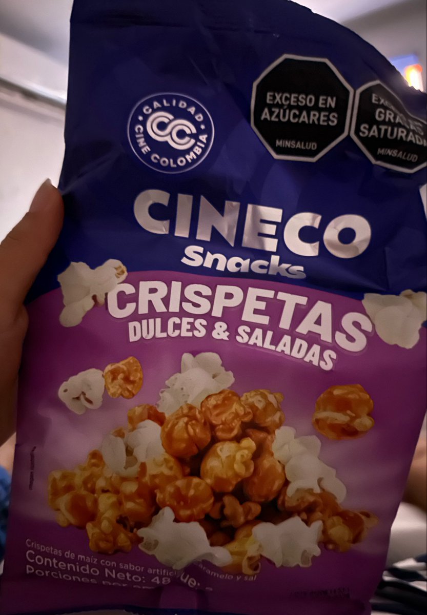 valequi01's tweet photo. Yo pensando que mi obsesión con las crispetas de @Cine_Colombia no podía empeorar y llegan los Cineco Snacks a destruir mi autocontrol 🥴😭😍🍿 https://t.co/9Y4X4v42aj