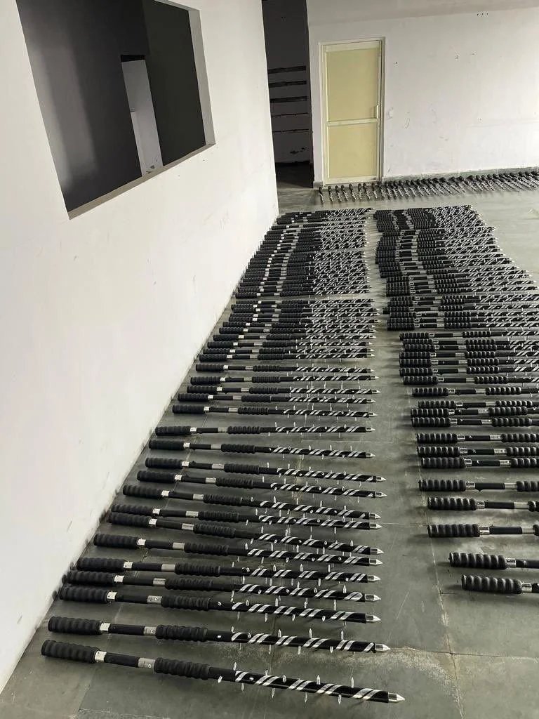 WarFlash_2630's tweet photo. 🇮🇳⚡️Indian Army spiked shock batons for use on the India-China border where guns are not allowed. Developed in 2021 following the 2020 Galwan Valley clash between the Indian army and the Chinese PLA. https://t.co/h91iVuMvxO