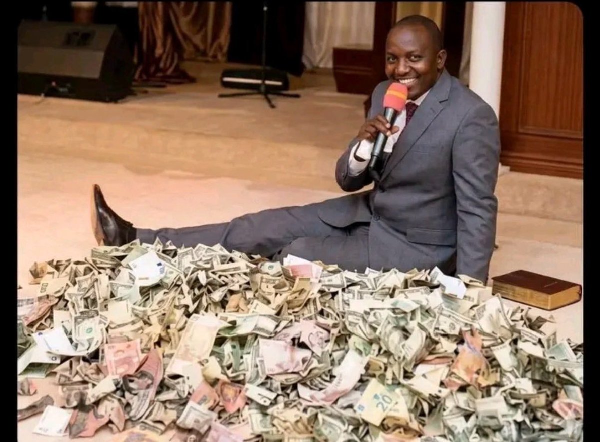 Iamprincesanya3's tweet photo. Is being a pastor a job or a service? https://t.co/Lfb1kqchwJ