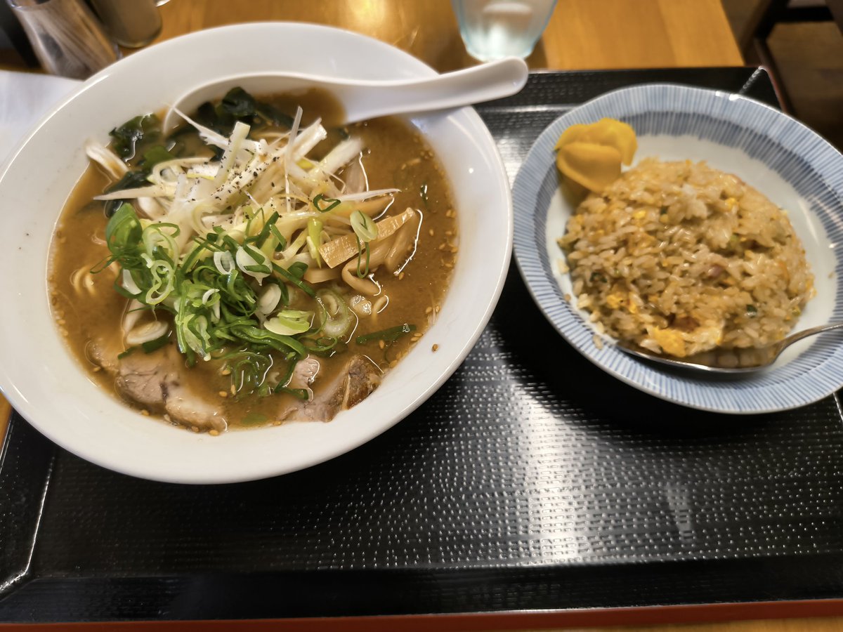 b_nn3a's tweet photo. 今日のお昼。病院帰りにこちらへ。平日なのでねぎ味噌にチャーハン。和えそばも。ご馳走様でした🙏
 #今治市  #ラーメン  #うまてつ https://t.co/3FgjfvdhEP
