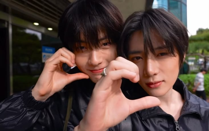 moacest's tweet photo. hot 'n cold! 
> a soogyu/숩밤/🐰🧸 fic where they're exes who are so, so horrifically obsessed with each other...
> 12.5k, explicit (read tags!)
🔗 https://t.co/lSPMrOiA0P https://t.co/kLmmnmVgxB