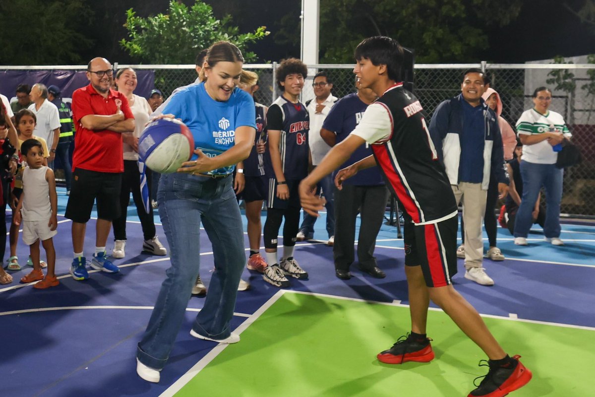 CeciliaPatronL's tweet photo. 🏀🌳🛝 Nuevo domo en el Parque Paseo de las Fuentes

Mérida Enchula con la gente el Parque Paseo de las Fuentes, nueva área infantil, nuevo domo y rehabilitación de la cancha; este proyecto es ganador del primer lugar del Distrito 1 de “Diseña tu Ciudad” 2025. 🙌🏻

Seguimos mejorando los espacios públicos para que las familias tengan lugares más seguros, funcionales y bonitos para convivir.

#MéridaContigoEsMejor
