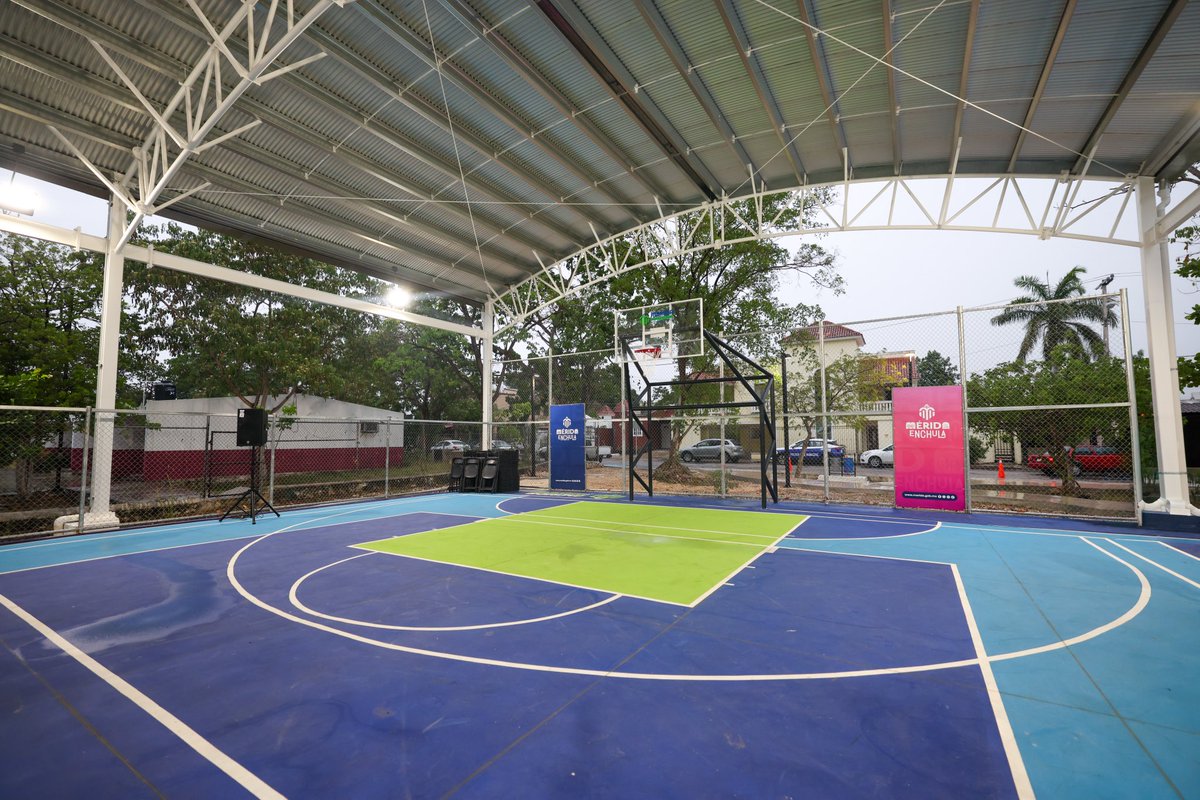 CeciliaPatronL's tweet photo. 🏀🌳🛝 Nuevo domo en el Parque Paseo de las Fuentes

Mérida Enchula con la gente el Parque Paseo de las Fuentes, nueva área infantil, nuevo domo y rehabilitación de la cancha; este proyecto es ganador del primer lugar del Distrito 1 de “Diseña tu Ciudad” 2025. 🙌🏻

Seguimos mejorando los espacios públicos para que las familias tengan lugares más seguros, funcionales y bonitos para convivir.

#MéridaContigoEsMejor