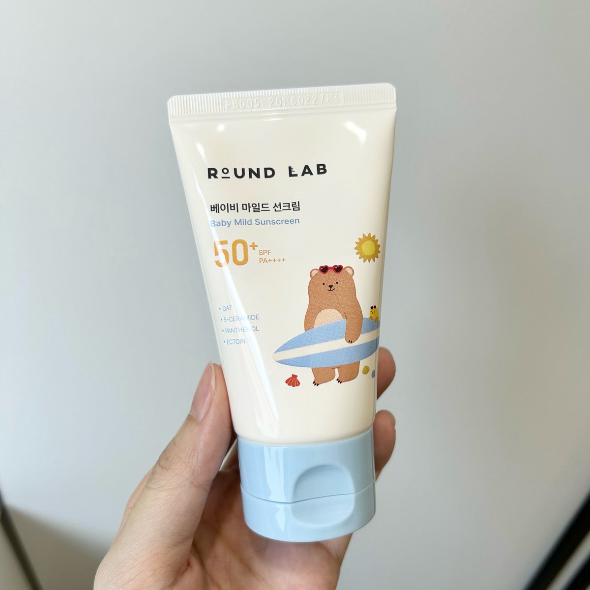 mutmeeqq's tweet photo. ล่าสุดไปเจอกันแดด Round lab baby mild sunscreen ที่เหมาะกับเด็กและคนที่ผิวแพ้ง่ายมากก เลยตำมาลอง สรุปใช้ดีมากก เนื้อเบา แล้วอ่อนโยนมากๆ ไม่คิดว่า Round lab จะทำกันแดดสำหรับเด็กออกมาได้ดีขนาดนี้ แล้วมี SPF50+ PA++++ ด้วยย กันแดดได้ดีเลยย🌤️ #RoundLabTH https://t.co/IwHNjYtjhl