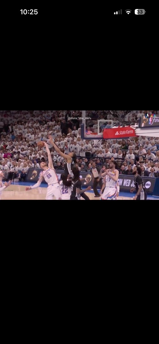 mcdan80208's tweet photo. @HaterReport Also this was called a jump ball https://t.co/5JV1F0lykr