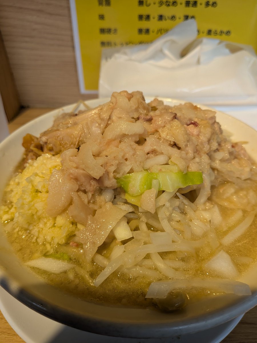 basekick13's tweet photo. まいどの「ラーメン豚の子」
塩ラーメン1000円
背脂がキツくて途中からよけて食べてた
申し訳ない、次回は普通します
あと11時過ぎなのに並んでた、どーした豚の子ちゃん
もちろんスープの味も麺も最高で〜す　阿部慎之助風
はよ戻っておいで https://t.co/U5OpaQtqbK