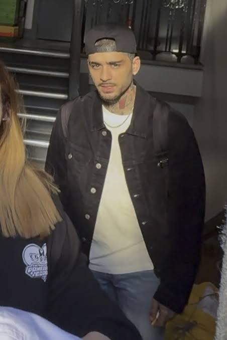 comfrtzayn's tweet photo. zayn malik. https://t.co/PwsXVHxhEg