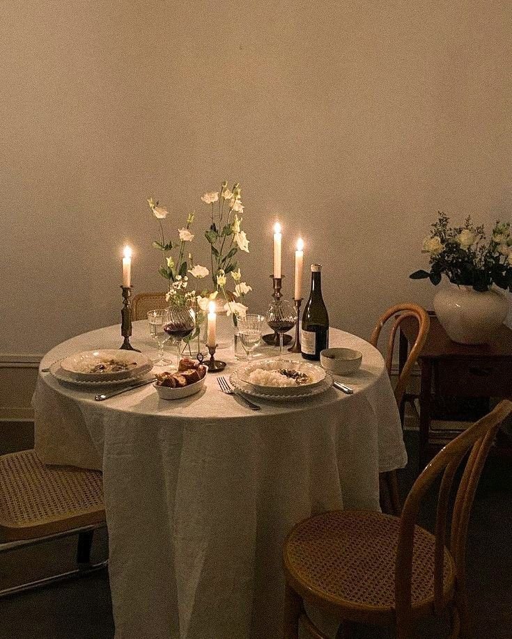 etherealdior's tweet photo. dinner dates 🥂 https://t.co/2drR8tcd6V