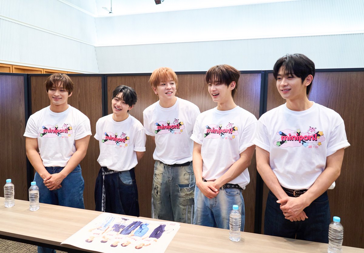 miniponofficial's tweet photo. 【現地レポ】メンバーの笑顔が弾けた神イベントを徹底プレイバック！ORβIT×minipon! スペシャルイベント完全レポ！ 

イベントを楽しむメンバーたちの限定オフショットも公開中🪄

EαRTHの皆さん必見です❤️‍🔥

▼詳しくはこちら
https://t.co/lFtJh8hdqv

 #ORβIT  #EαRTH  #오르빗  #minipon  #ミニポン https://t.co/YPKAWCnTbV