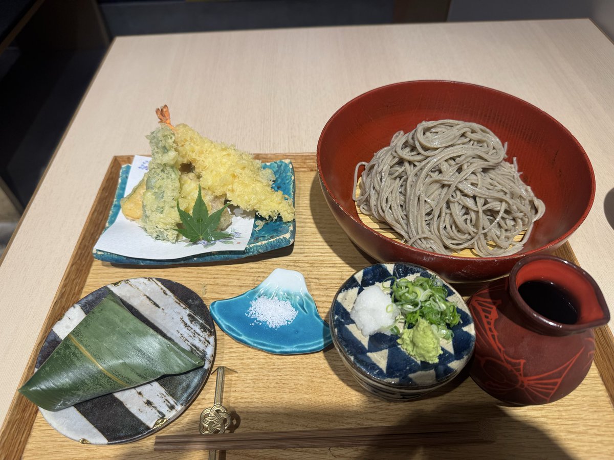 trailbell123's tweet photo. 蒸し暑い午後の豊岡

リネンシャツと冷たい蕎麦。

豊かな時間って、

こういう事かもしれん。 https://t.co/ScPc5qLUvb
