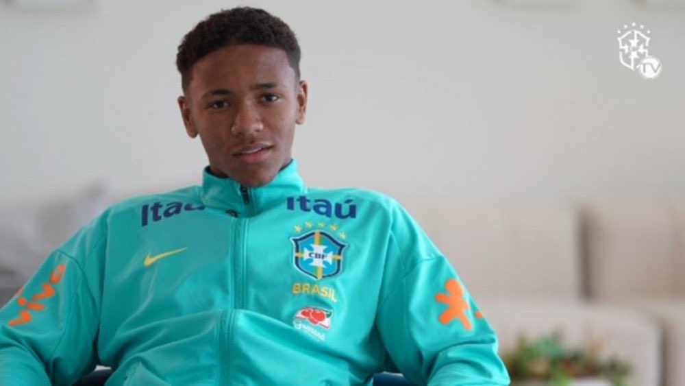 BeSoccerPT's tweet photo. 🚨 BARÇA DE OLHO! 🇪🇸👀

O Barcelona monitora Gabriel Veneno, joia de 16 anos do Atlético-MG chamada na Espanha de “novo Neymar”! 💥🇧🇷

O Galo pede 20 milhões de euros pela promessa. Barcelona, Chelsea e Dortmund já acompanham o atacante. 🔥

#barcelona #atleticomineiro #laliga https://t.co/CW2SuKtNQT