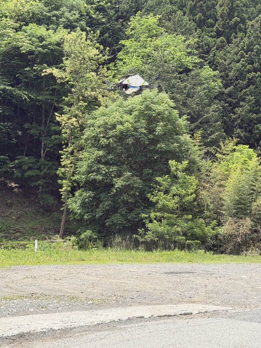 KentoKondo's tweet photo. 今日も飛んでいる。
#エアロネクスト
#NEXTDELIVERY
#小菅村
#山梨県
#AirTruck
#ACSL https://t.co/nDbbgz6nye