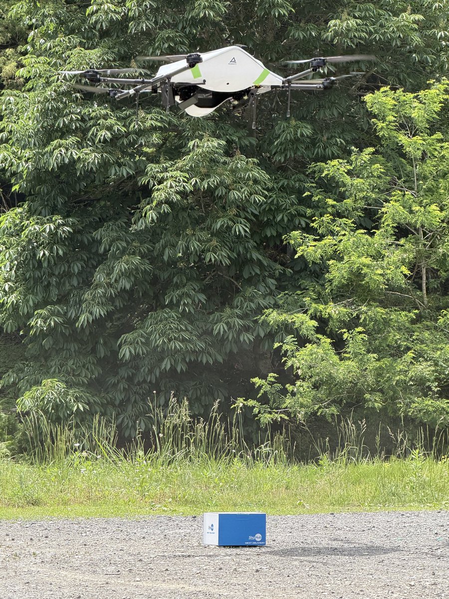 KentoKondo's tweet photo. 今日も飛んでいる。
#エアロネクスト
#NEXTDELIVERY
#小菅村
#山梨県
#AirTruck
#ACSL https://t.co/nDbbgz6nye
