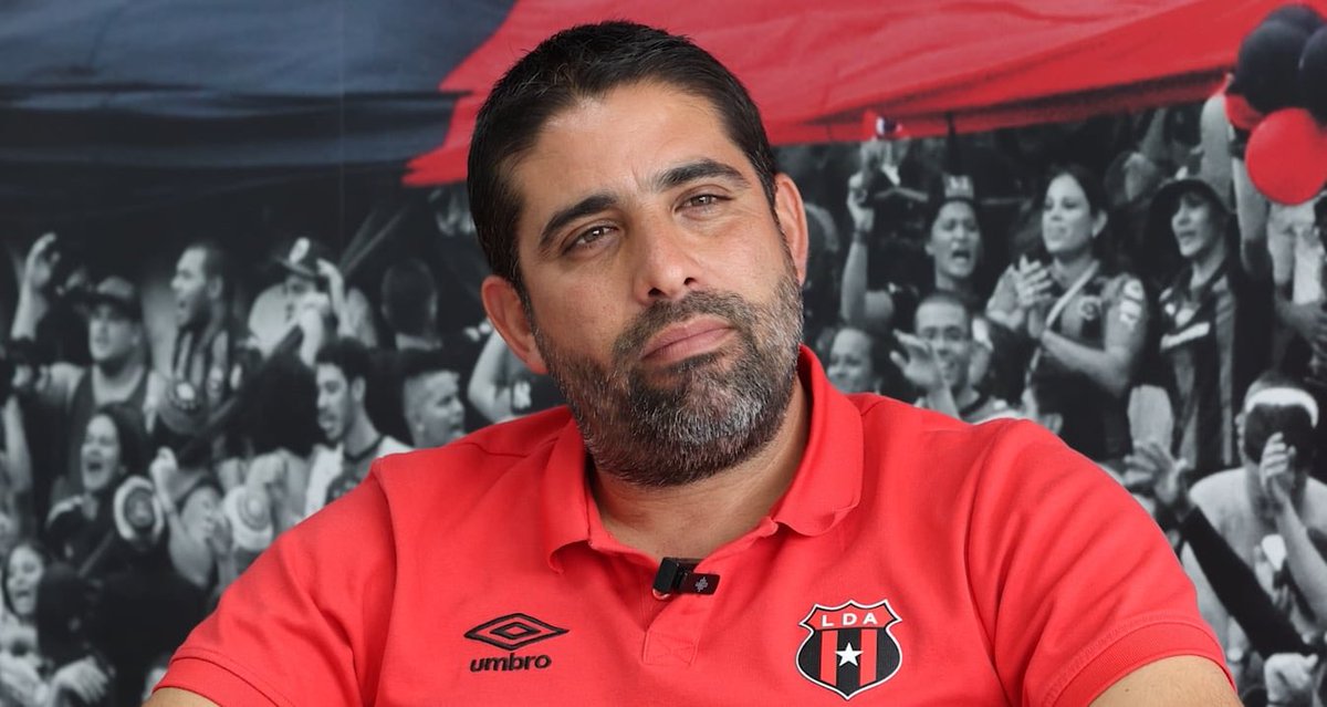 umetcr's tweet photo. En todas la votaciones de las decisiones de la JD fue un 9-1, solo Pintó votó a favor de las cosas de Oscar

Sin embargo, de toda la JD solo Raúl Pinto y Carlos Vela querían que Oscar siguiera.

De hecho Oscar dijo que él “estaba al 100% comprometido con el equipo” https://t.co/0gc7jjdBp8