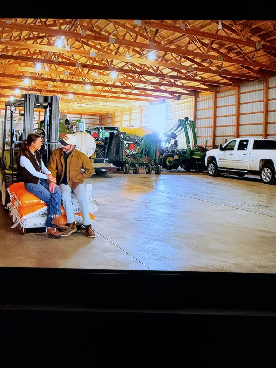 DannyCoppess's tweet photo. @fwawusa planters not hooked up. They’re harvesting and things aren’t adding up please explain. https://t.co/xXobC86oxO