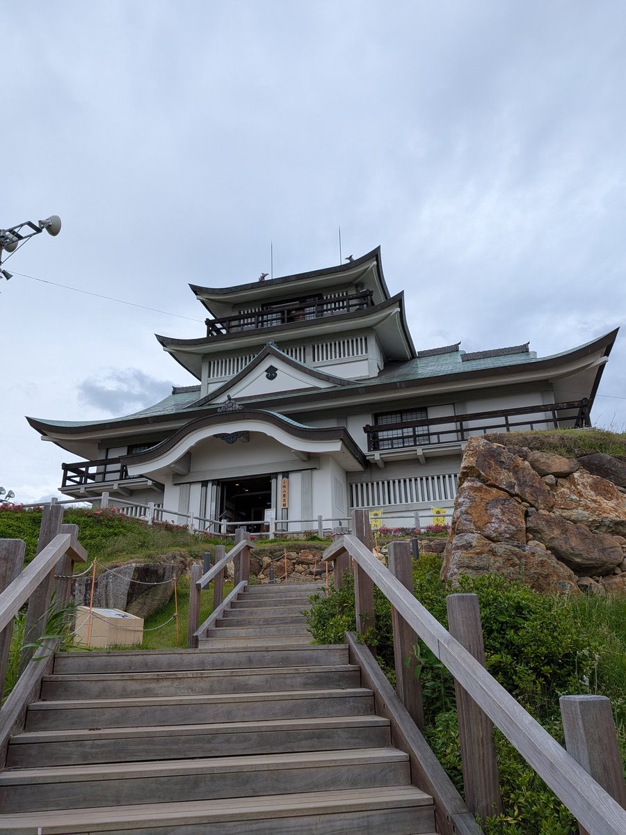 FUDEKAGE's tweet photo. 午後から健診速報を伺うまで少し時間が空いたので、城に登ってみました😁
#小牧山 
#小牧山城
#小牧山歴史館 https://t.co/YpGweEnOxO